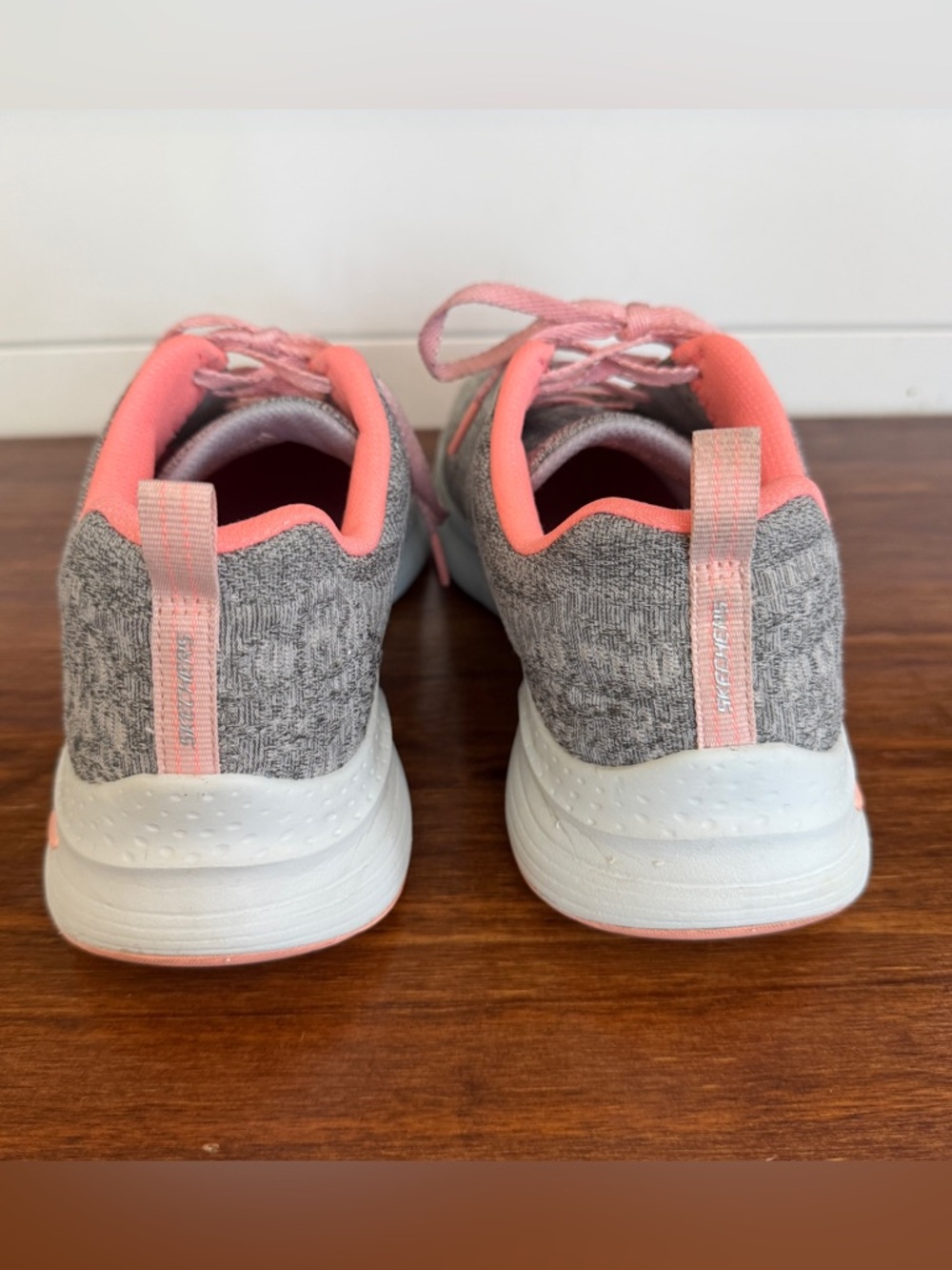 Skechers Arch Fit Sneakers Women’s Size 10 Gray Pink Comfort Walking - Picture 6 of 8